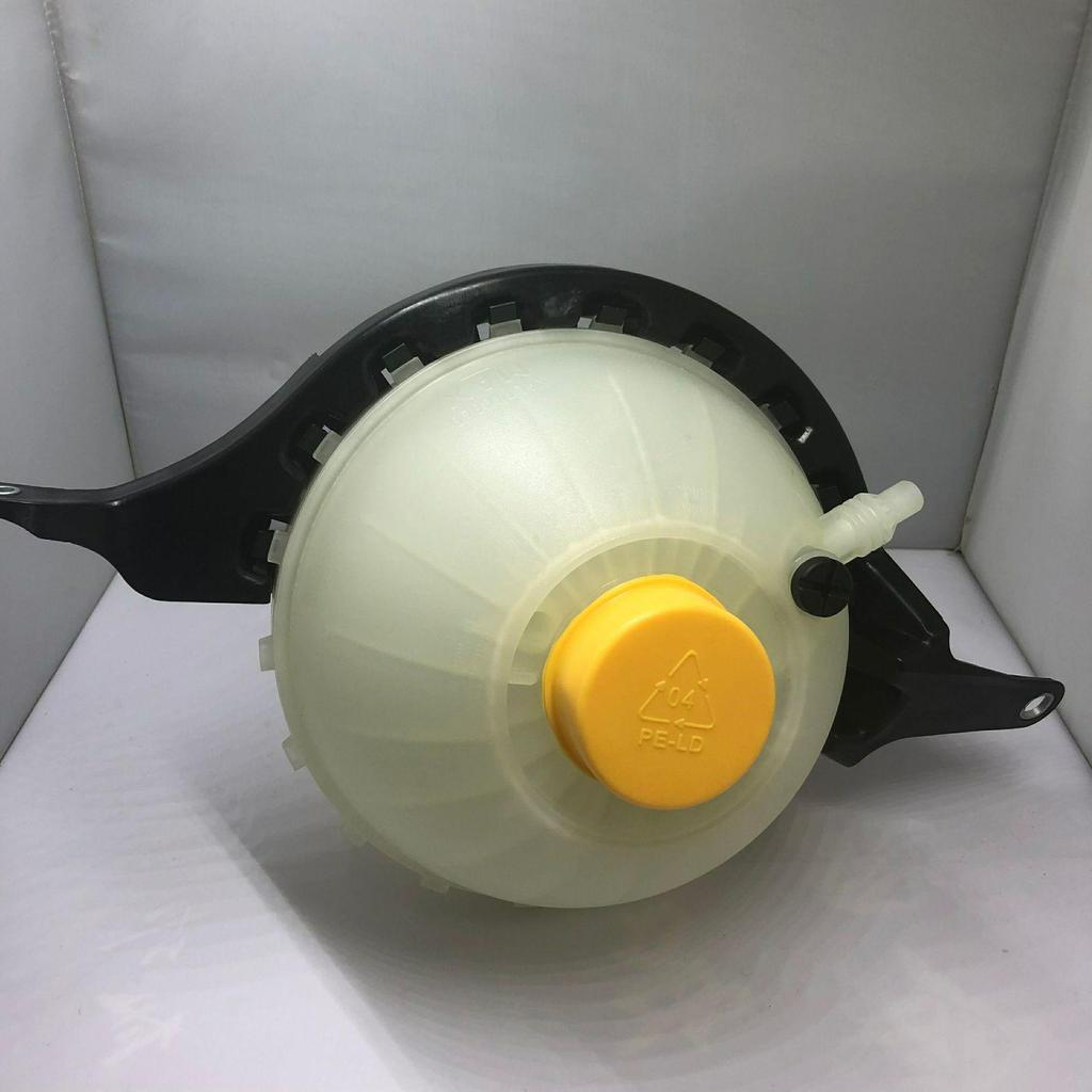 Zbiornik wyrównawczy płynu chłodzącego BMW Serii 5 F07/F10/F11 (17138614293)