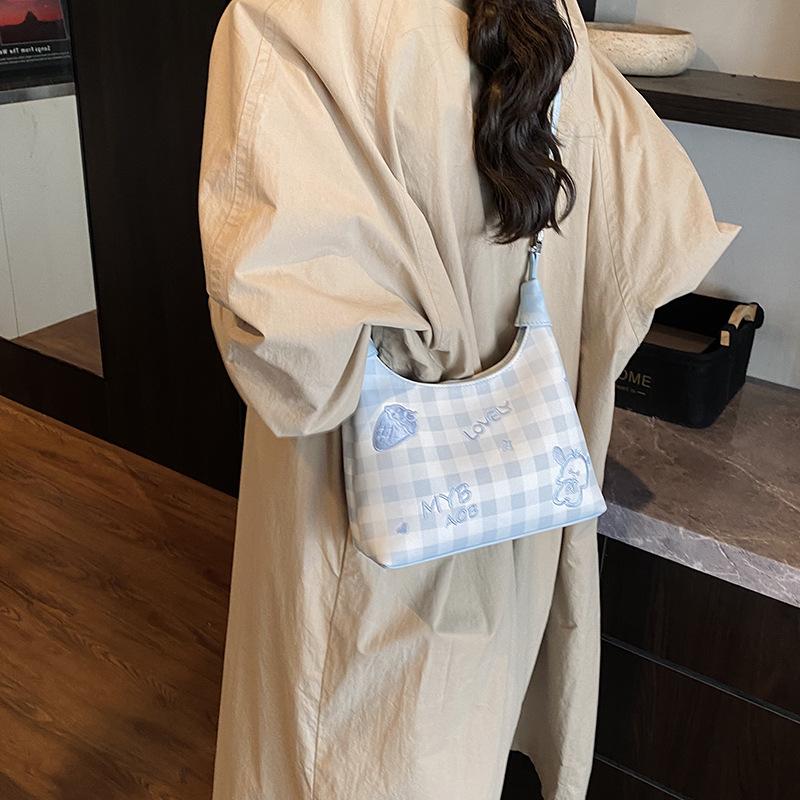 High-value niche bag women's autumn 2025 new fashion messenger bag Korean version of foreign-style commuter portable dumpling bag