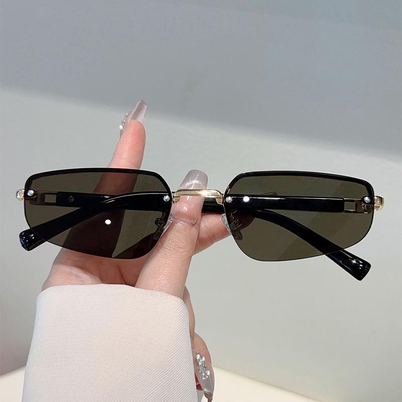 

y2k Half Spectacle Frame Frame Irregular Sun Glasses Glasses Ladies For Men Classic Sun Eyeglasses Luxury Designer Style Style Punk Popular Hip Hop W140100WW-