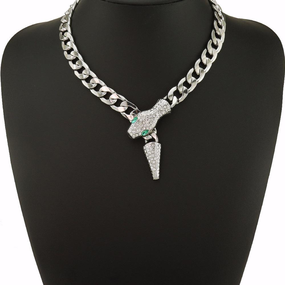 Elegant Short Diamond-Studded Green Snake Head Choker with Adjustable Magnetic Clasp
