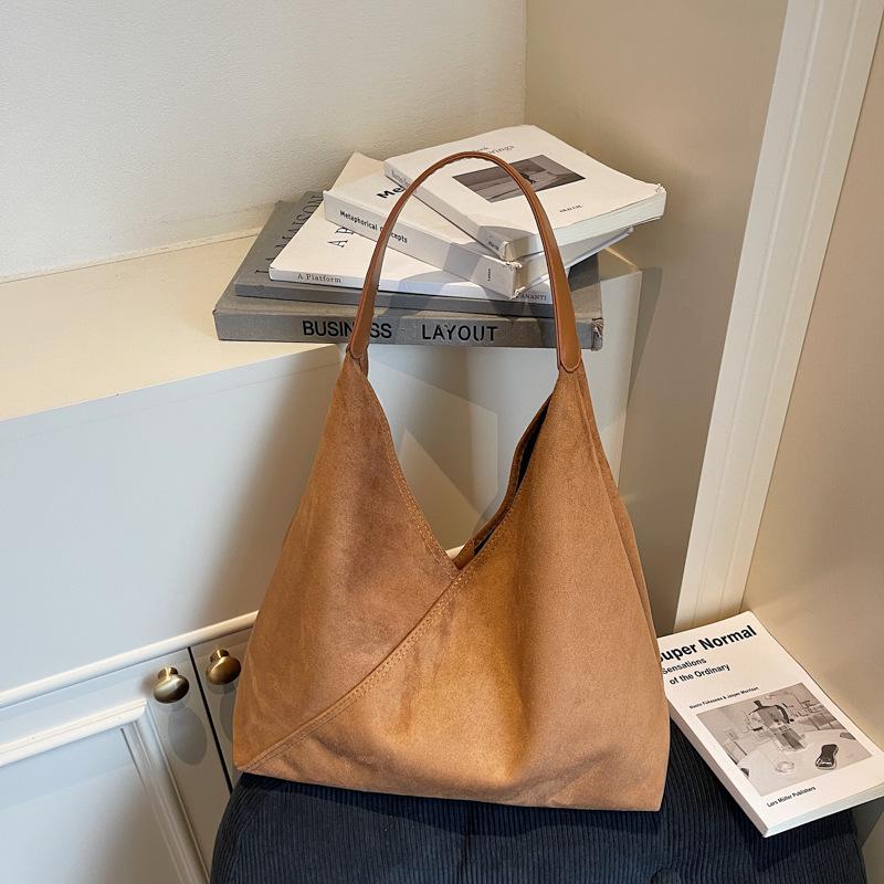 

Exquisite and versatile fashionable large-capacity commuting shoulder handbag, high-end sense 2025 autumn new women s tote bag хаки