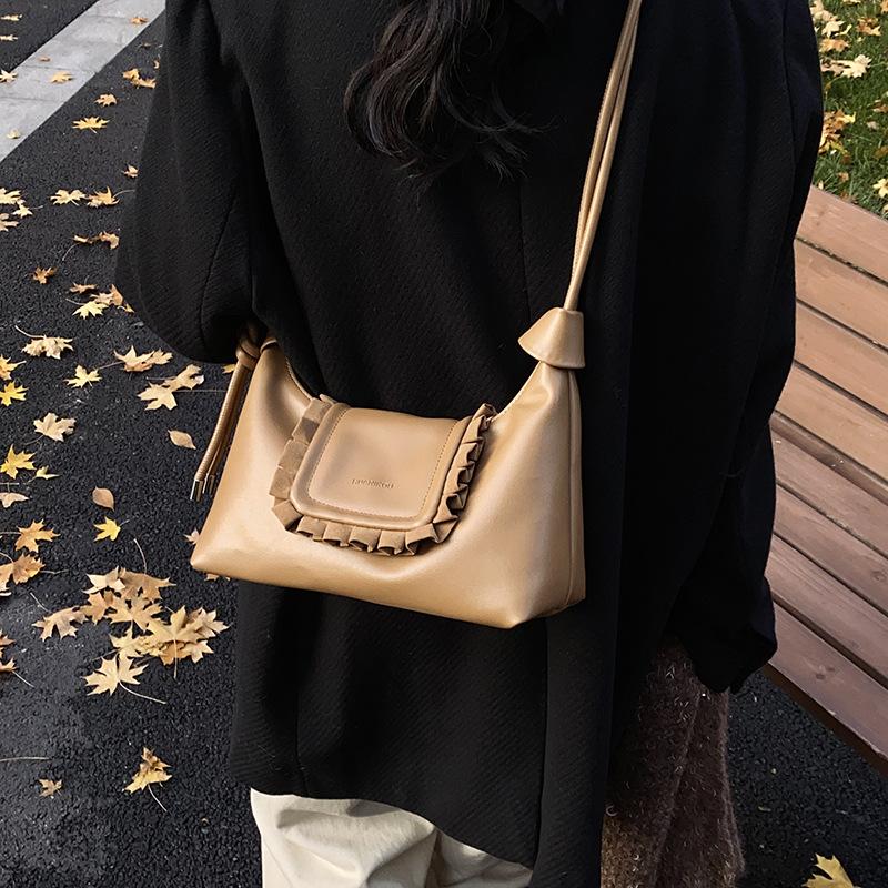 Underarm bag women's large capacity 2025 new autumn and winter retro niche design shoulder messenger bag work commuter bag