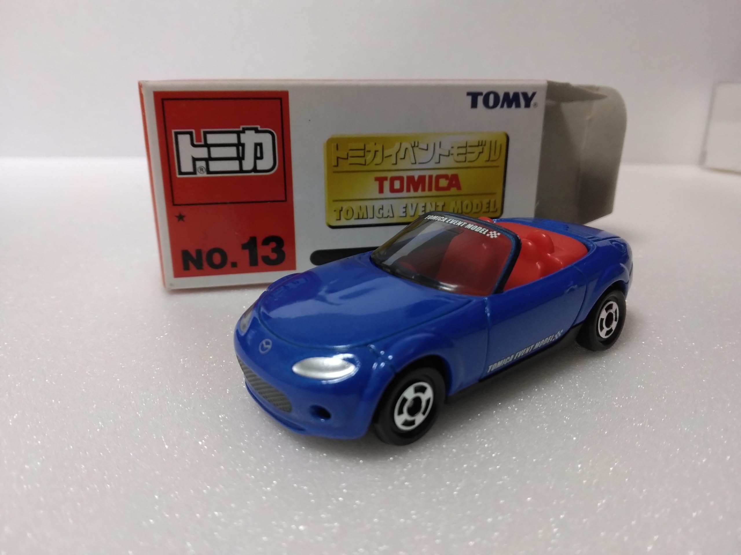 

Номер модели события Tomica. 13 Mazda Roadster, Синий