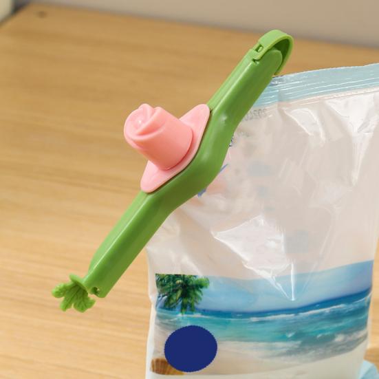 Magnetic Fridge Storage Box Tulip Shape Kitchen Utensils Holder Cutlery Organizer Flower Bag Spout Clips for Refrigerator Microwave Storage