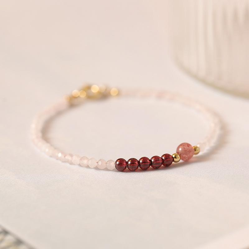 Extremely fine 2mm strawberry crystal powder crystal bracelet, ultra-fine stacking design, niche temperament bracelet, exquisite jewelry.
