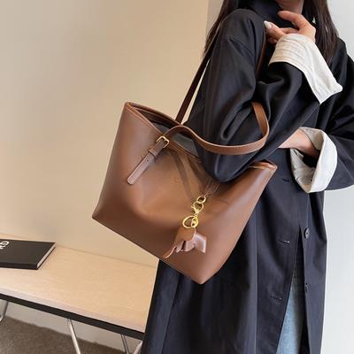 2025 Spring New Large-capacity Bag Women's Niche Design Shoulder Bag Texture Women's Commuter Fashion Tote Bag