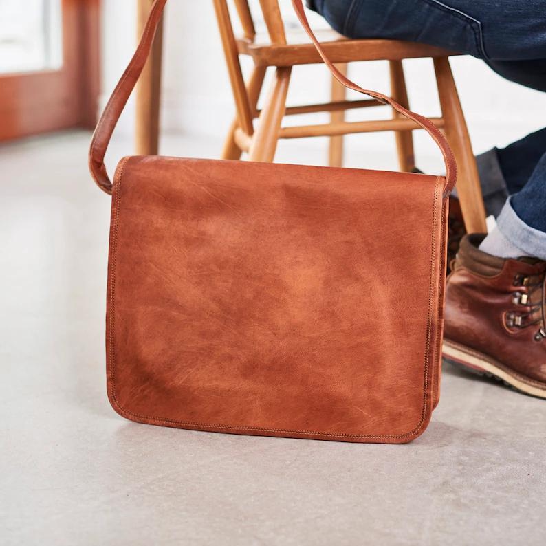 New Personalised Classic Leather Messenger Bag - 15inch. Perfect Christmas Gift Laptop Bag for Dad, Student, Son, Grandad. Handmade Quality.