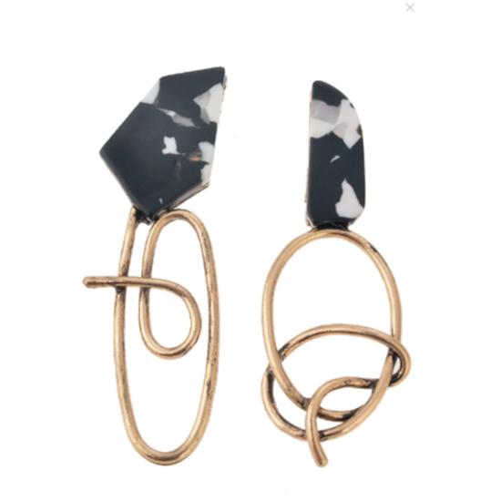 

Серьги с черно-белым дизайном