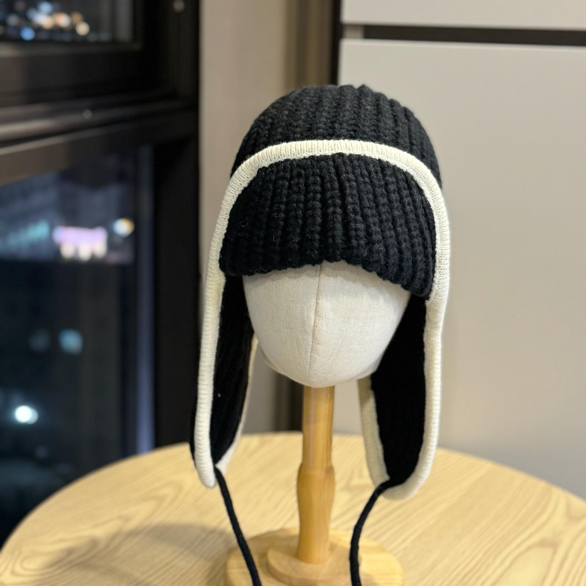 

Korean-style knitted ear-protecting flight hat for women, warm and thick for autumn and winter, Lei Feng hat for cold protection, makes the face look Adult54-60Average Size чёрный