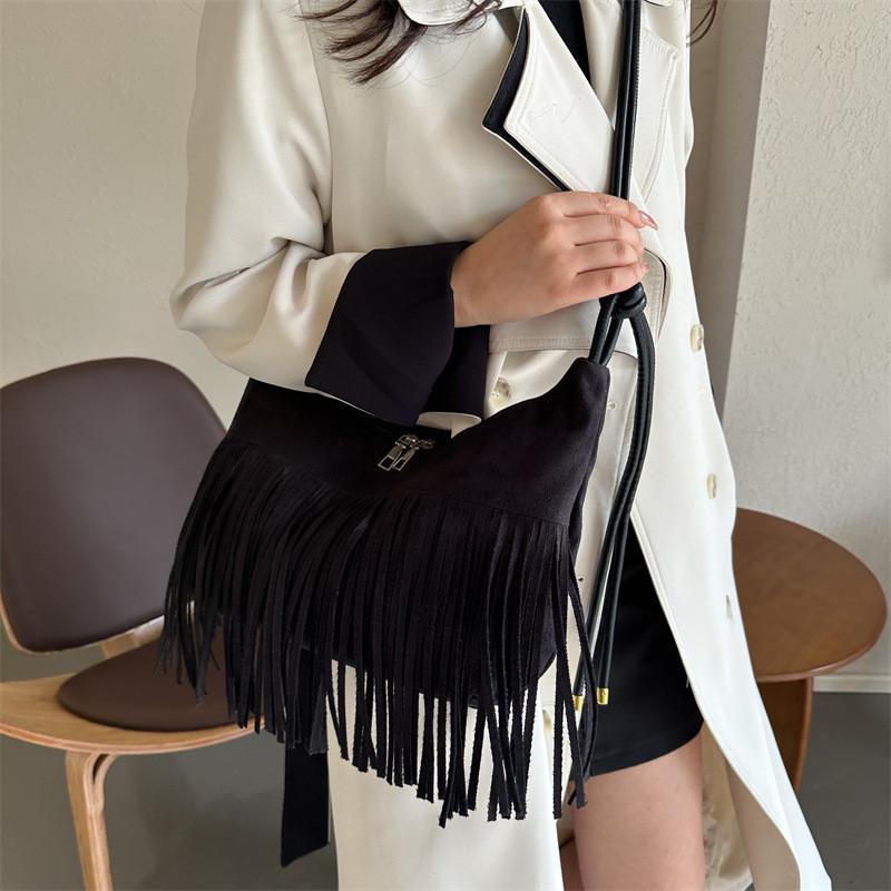 Fashionable Fringed Large Capacity Shoulder Crossbody Bag 2023 Street Trendy Tote Bag Gray Black Red Brown Coffee