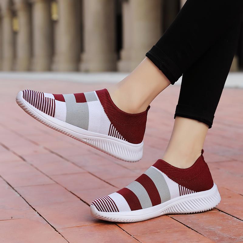 Light Women's Running Sports Shoes Breathable Mesh Knitted Walking Shoes Soft Flats Slip-on Casual Sneakers