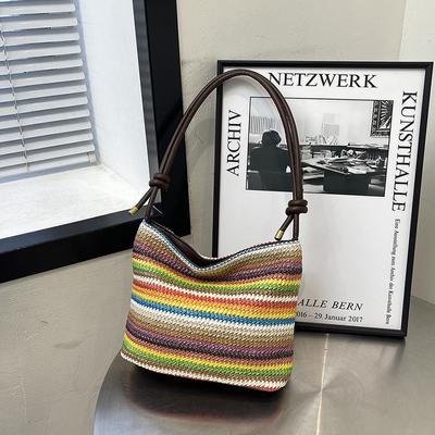 Kontrastfarbener Regenbogenstreifen Achseltasche, neue ausländische Strohgewebtasche, Damen-Strand-Französische Farbstreifen Trendige Damen-Eimertasche