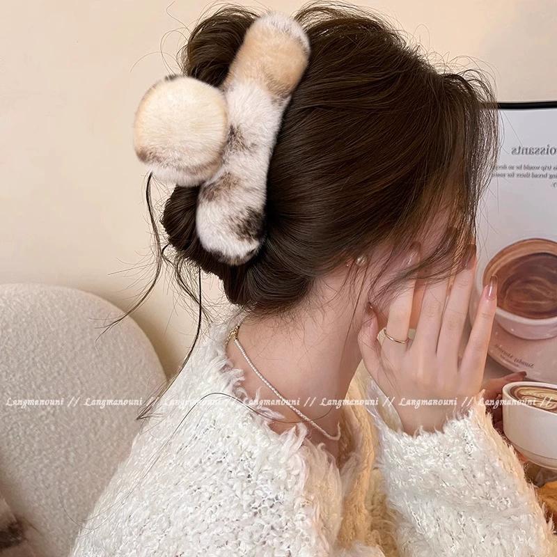 Cute Plush Grab Clip, New High-end Hairpin, High Ponytail On The Back of The Woman's Head, Shark Clip,  Hair Accessories