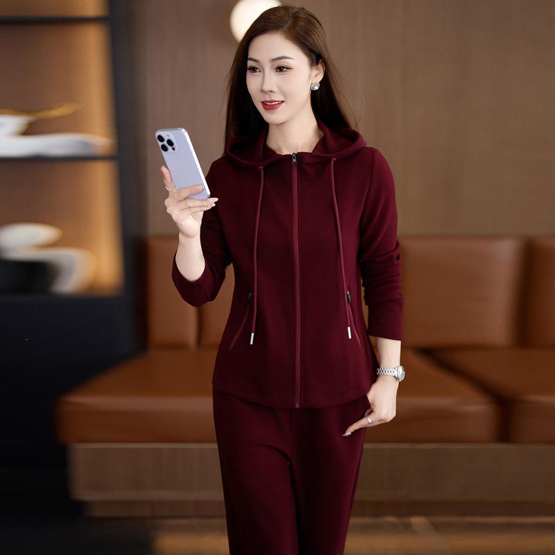Spring & Autumn Women's Casual Sports Suit: Soft Two-Piece for Moms, Perfect for Jogging, Fitness, Home, & Outdoors
