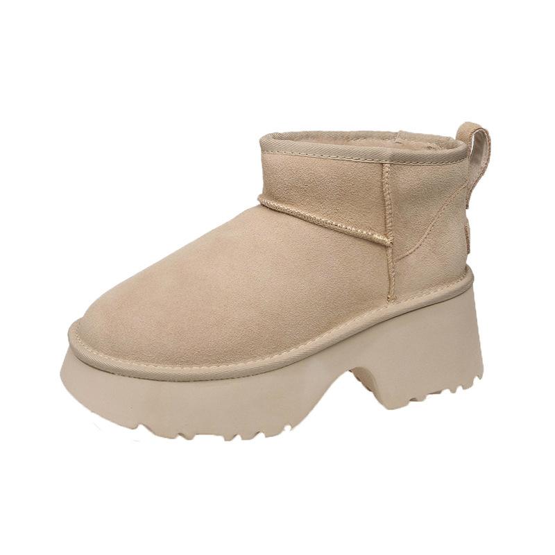 

Thick-soled velvet warm snow boots 2024 autumn new round head heightening fashion outer fur integrated boots 40 абрикосовий