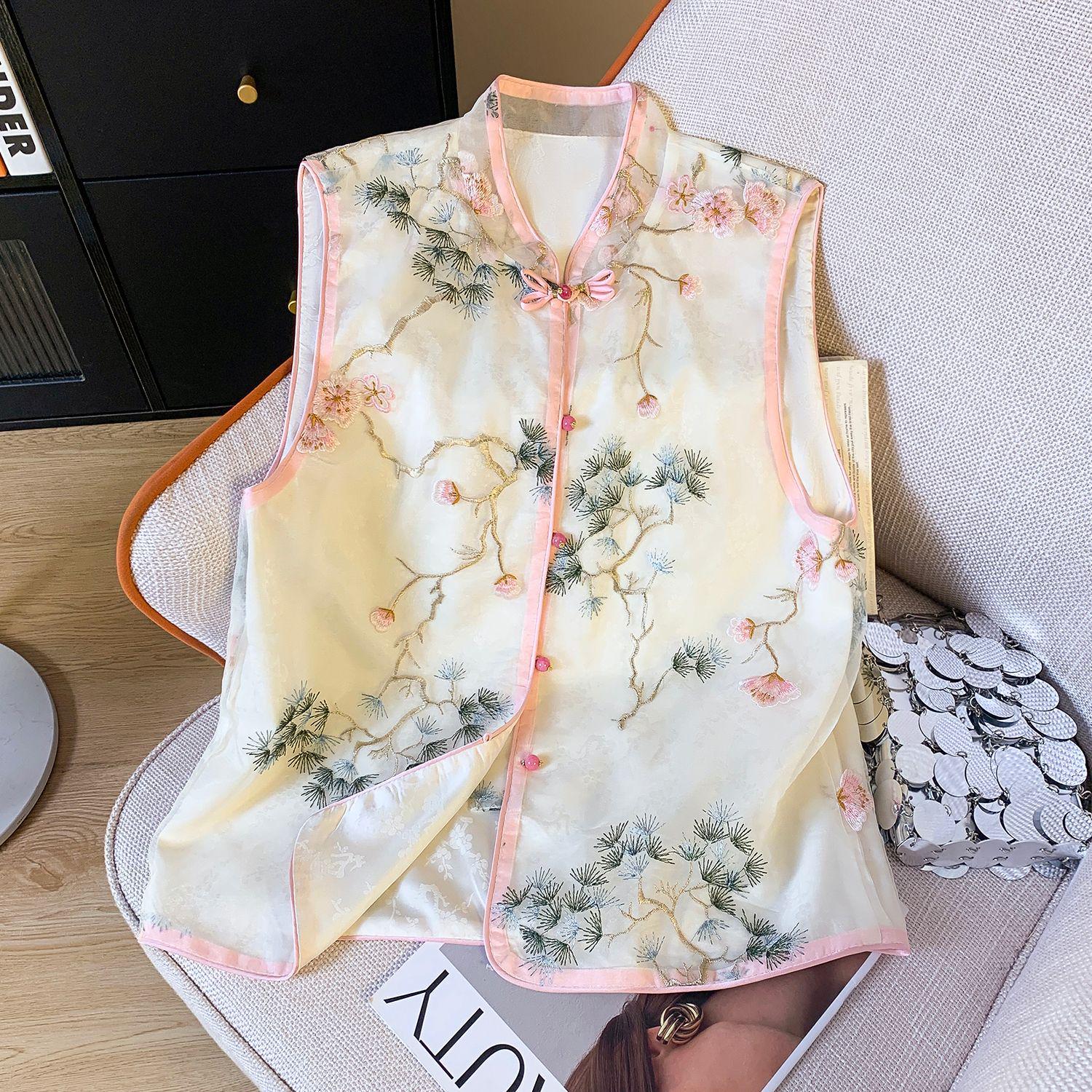 

2024 Summer Women s Retro Chinese Style Embroidered Frog Button Sleeveless Vest 4XL