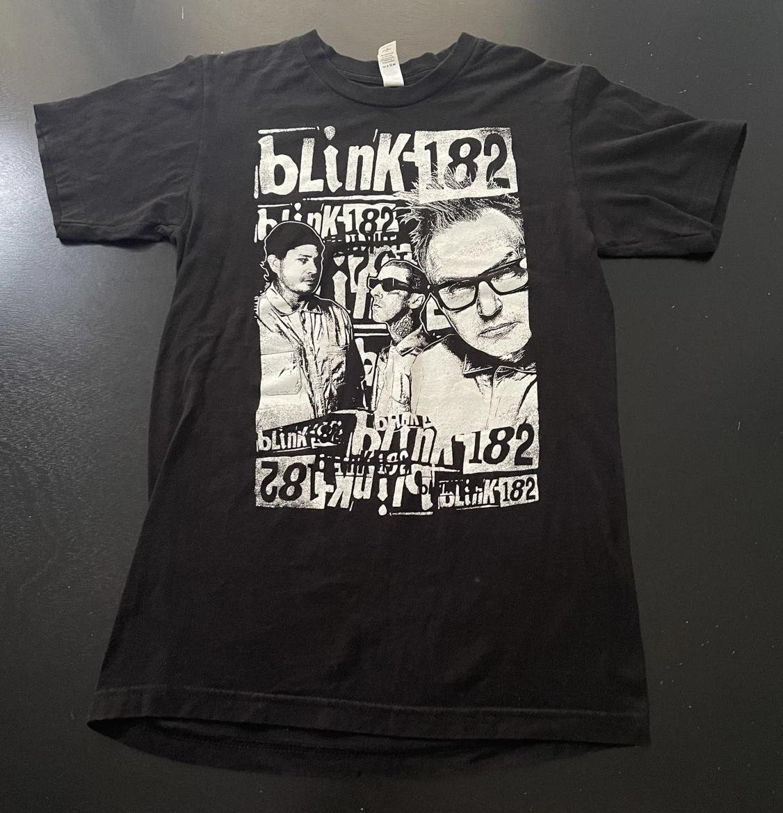 

Blink 182 World Tour 2023/24 Front Back Graphic T-Shirt, Black, Size: Small 4XL