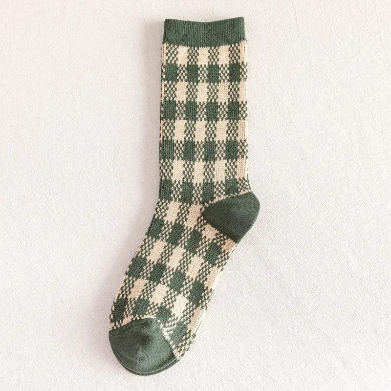 High Quality Fashion Vintage Warm Cotton Sock Autumn Winter Lady Thick Casual Girl Middle Tube Socks for Women