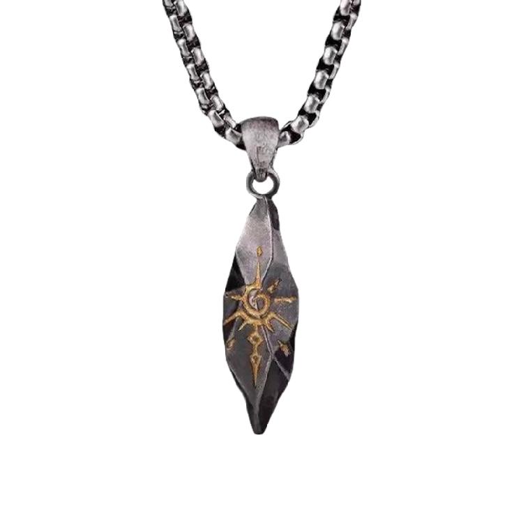Ręcznie robiony wisiorek z meteorytu na łańcuszku Szyjnym Oferujący Połączenie Vintage Elegancji i Współczesnego Stylu