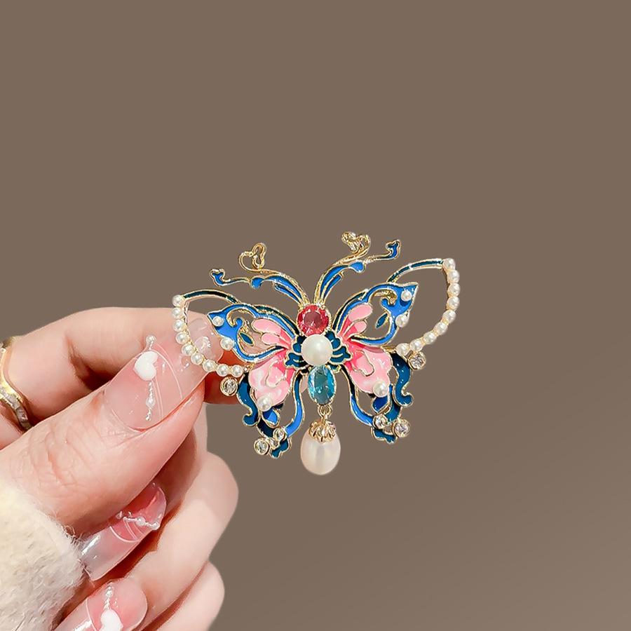 Elegant Pearl Brooch for Women's Suits - High-End Jewelry Pin