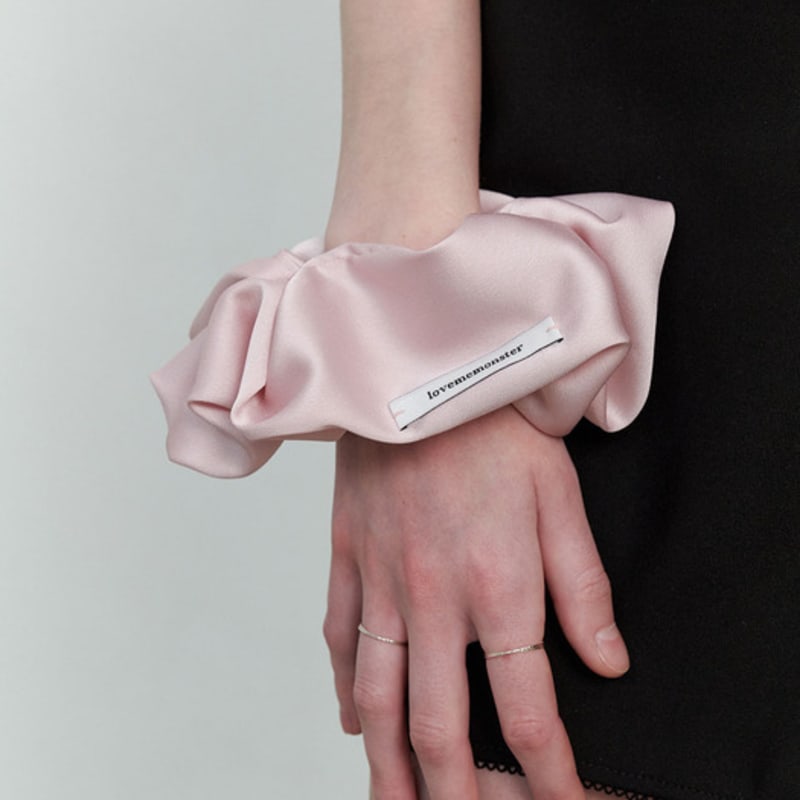 LOVE ME MONSTER Essential Satin Scrunchy L (L241MHA050)