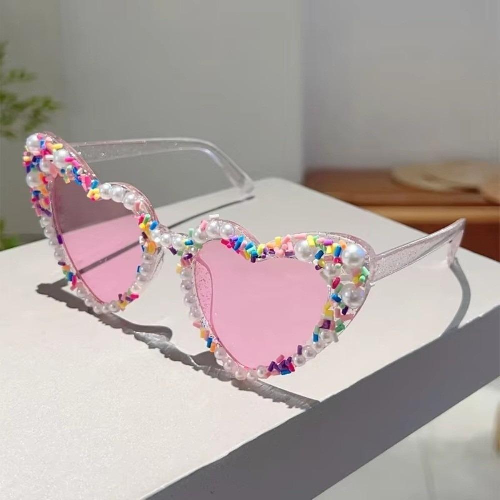 Pearl Beads Heart Shape Sunglasses Heart Shape Frame Party Sunglasses for Women and Men розовый