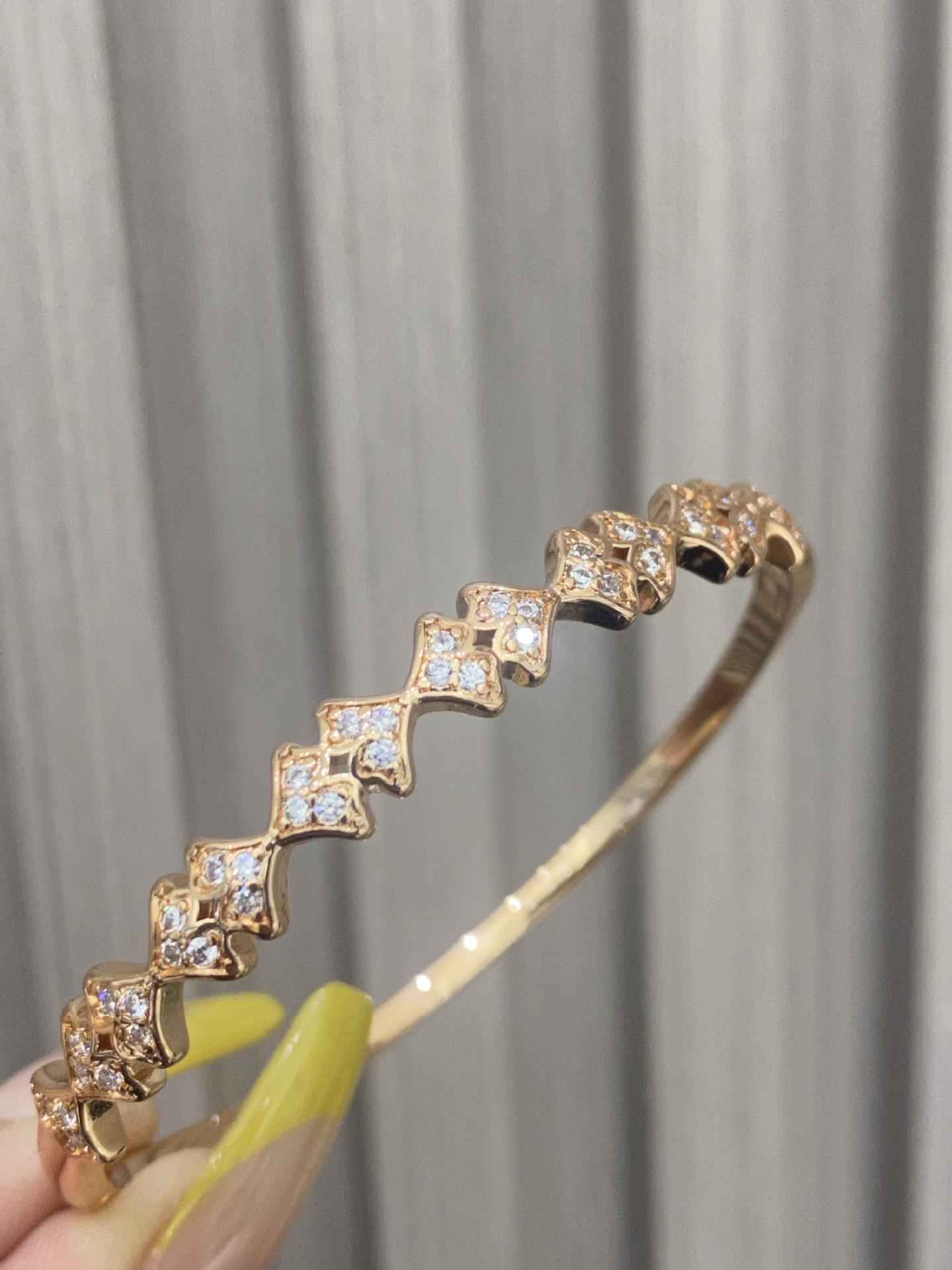 

Douyin full of Seiko ginkgo leaf bracelet, Mori small fresh and fashionable ins bracelet bracelet is sent on behalf of