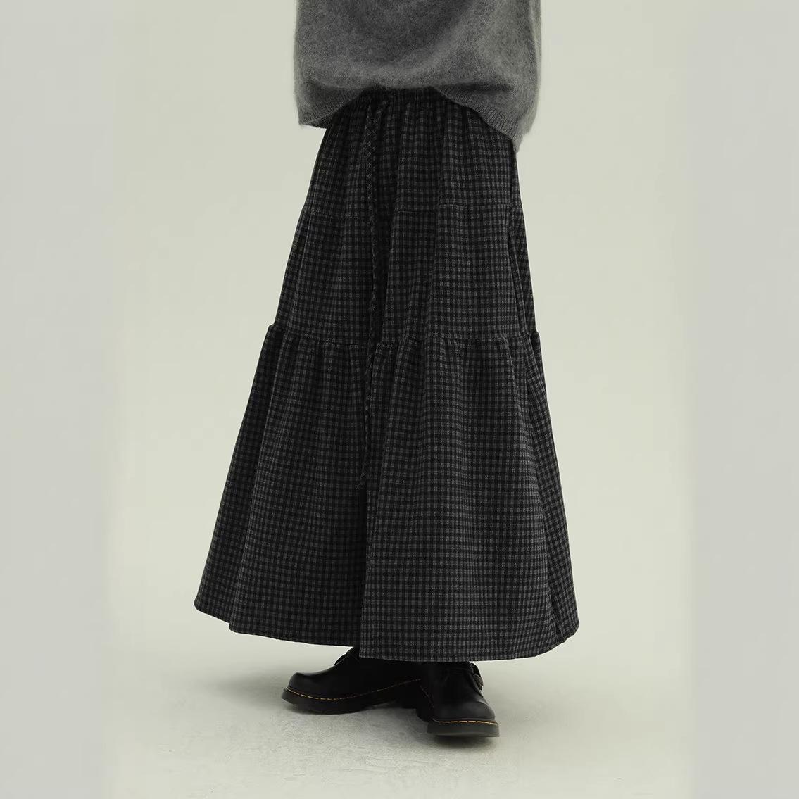 

Зимняя клетчатая ретро юбка средней длины - Утепленная и омолаживающая модель для женщин M