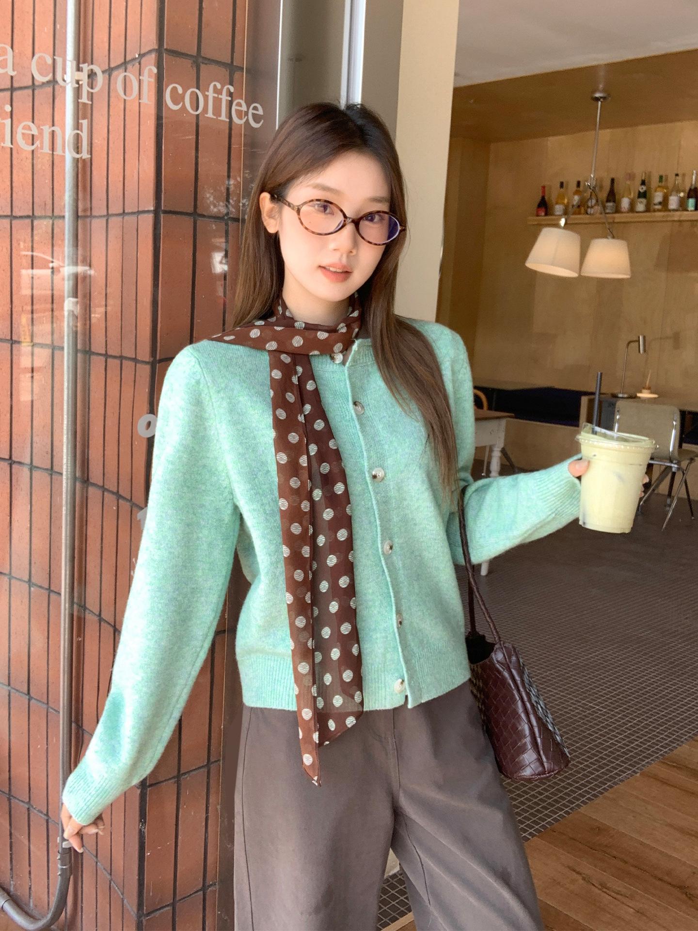 

Green crew neck knitted sweater cardigan women s early autumn atmosphere wear loose lazy button coat top One size fits all светло-зеленый