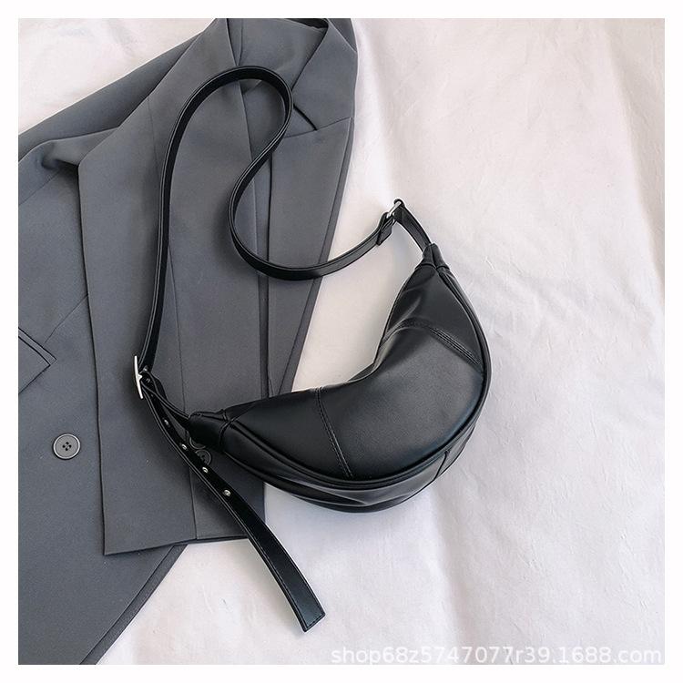 

New stylish simple casual high-end dumpling bag versatile commuter solid color niche design messenger bag woman чёрный