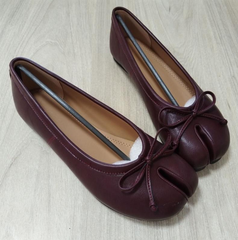 2026 Ballerine da donna con punta divisa Scarpe Tabi alla moda Mocassini slip-on casual da donna Espadrillas in pelle plissettata Zapatillas Mujer