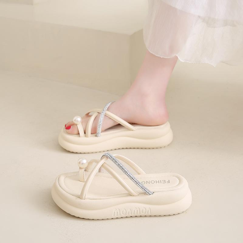 Retro thick-soled slippers women's summer wear 2025 new cross-strapped pearl rhinestone cover toe Roman cool slippers