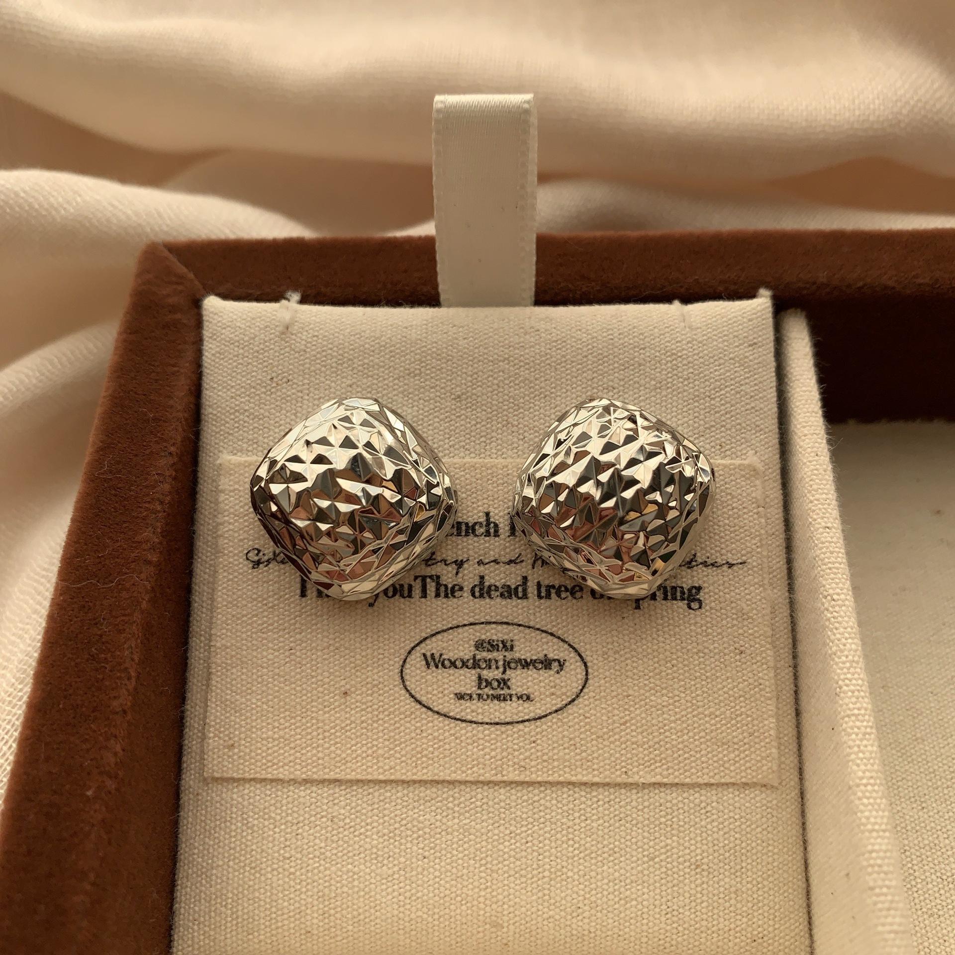 Geometric Square Stud Earrings Metal Light Luxury Texture Retro Modern High Fashion Three-Dimensional Personality Minimalist Earrings