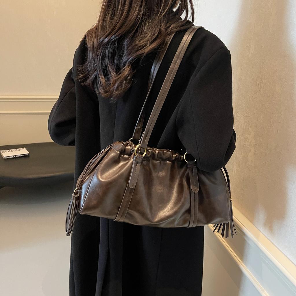 Unterarm-Pendeltasche für Damen, großes Fassungsvermögen, neue Herbst- und Winter-Freizeit-Retro-Plissee-Einzel-Schulterhandtasche