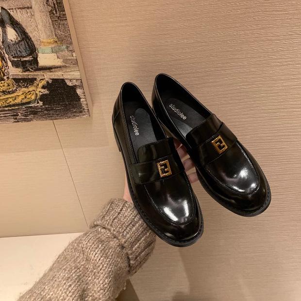 Grape Mother of the Same Style, Gold Small Square Buckle British Style Versatile Round Head Thick Heel Loafer Small Leather Shoes Women's Winter