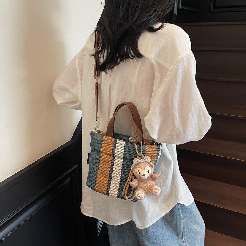 Personality trend casual simple texture bucket bag fashion 2025 summer new foreign style women shoulder messenger bag