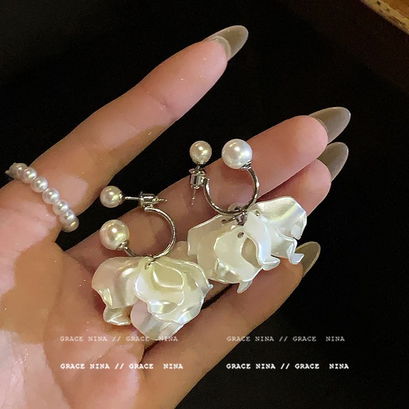 

Sea Breeze Whispers! Fairy Pearl Flower Earrings Women s Unique Beautiful Earrings Special-Interest Design Classy Earrings Summer Pearl Flower Earrings