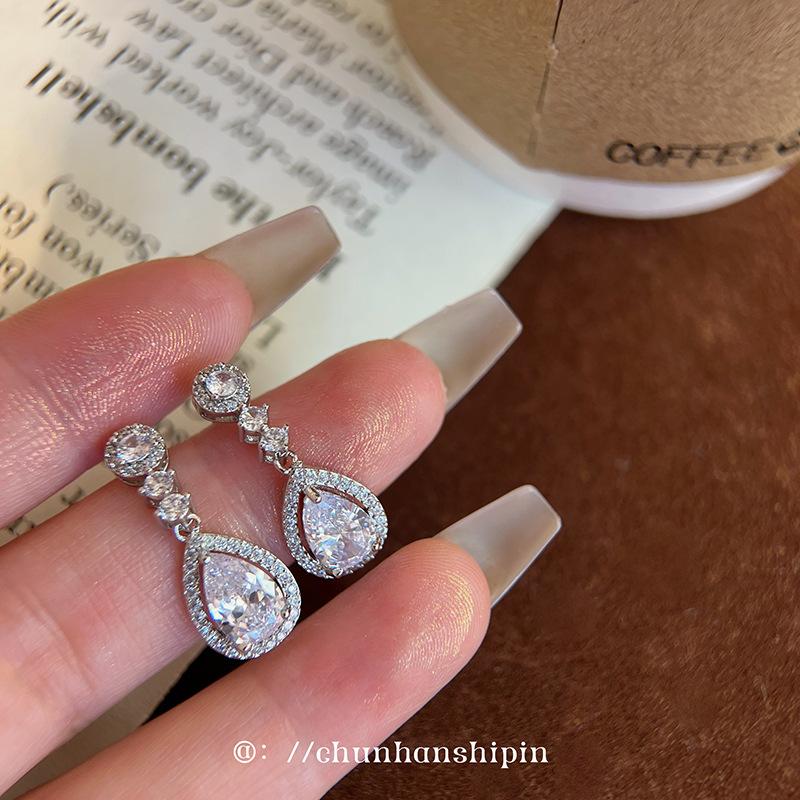 Thousand gold water drop zircon ear clips, no ear piercings, senior sense socialite temperament stud earrings,mosquito coil disc earrings.