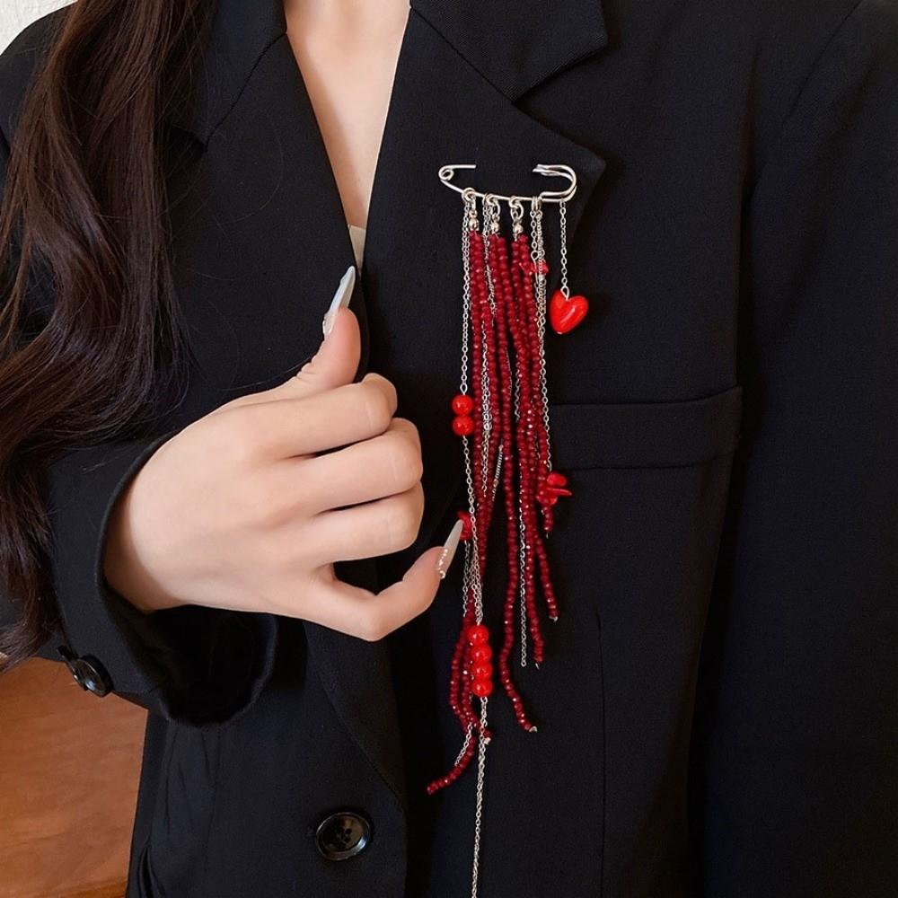 Light Luxury Style Heart Beaded Tassel Brooch Red Love Heart Tassel Ornaments Theatre