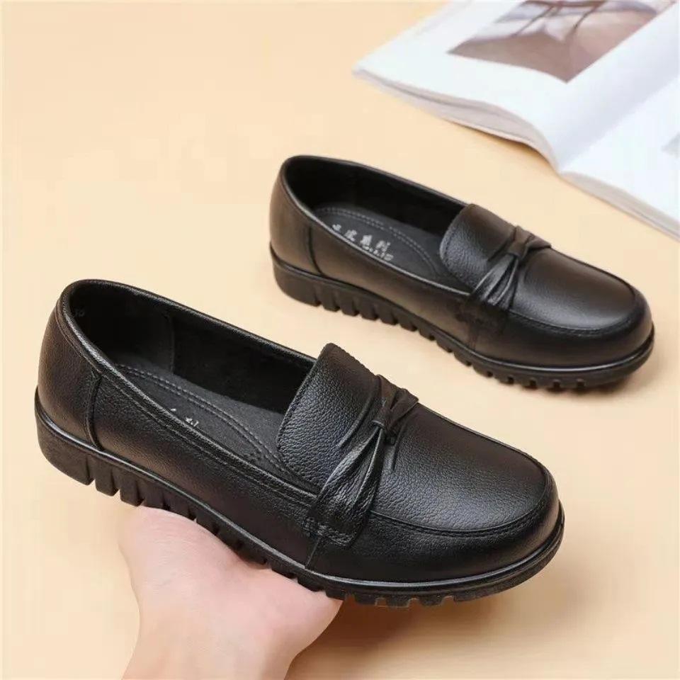 Spring Women's Small Leather Shoes Doudou Shoes Black Low-top Casual Shoes Round Head Soft Sole Mother Shoes Loafers