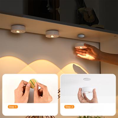 Luz de armário LED recarregável magnética luz de armário de vinhos guarda-roupa controle remoto RGB luz de bola de gelo fiação livre luz olho de gato grande