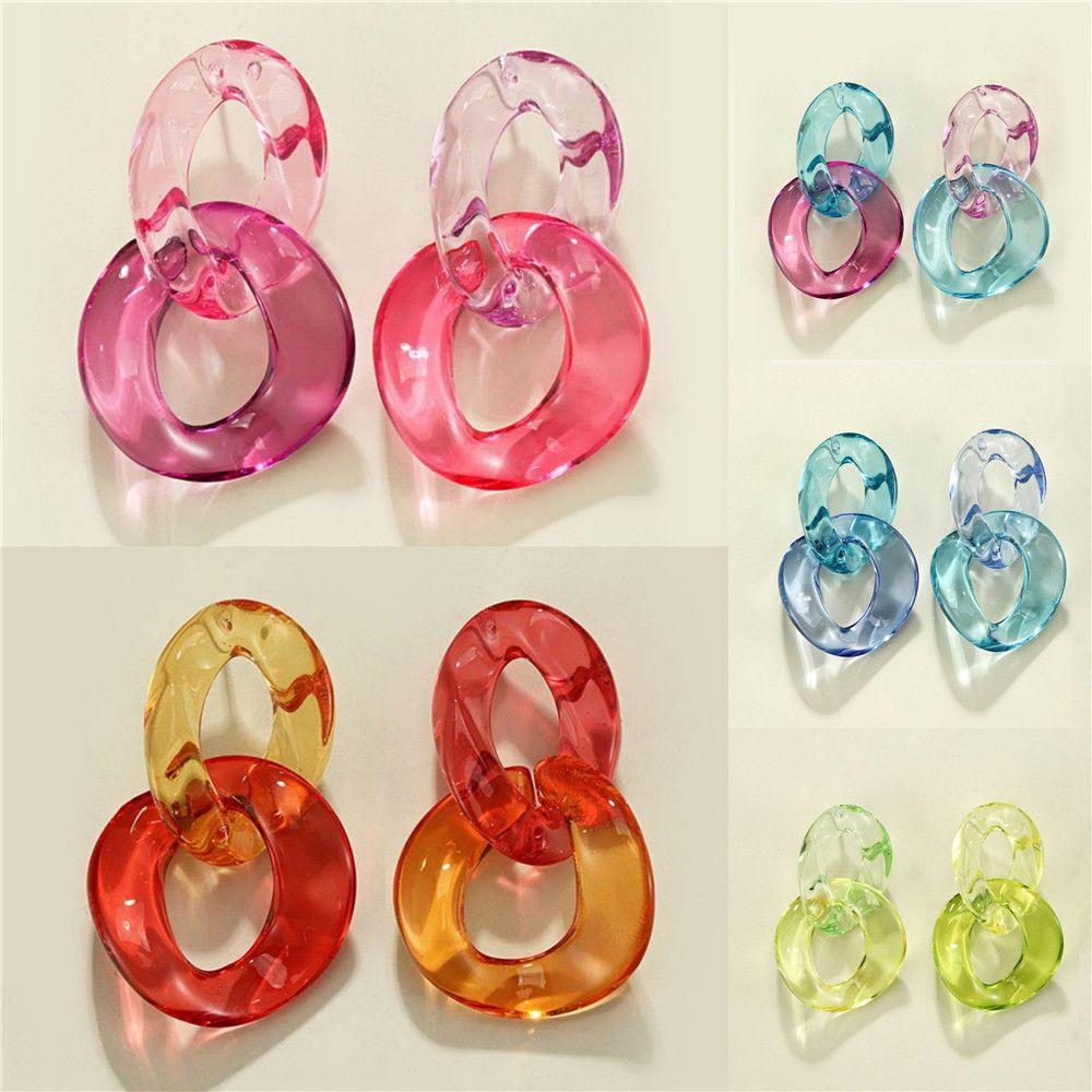 

Творческий тренд, ювелирные изделия, блестящие желейные цвета, висячие серьги, серьги-капли, геометрическая цепочка