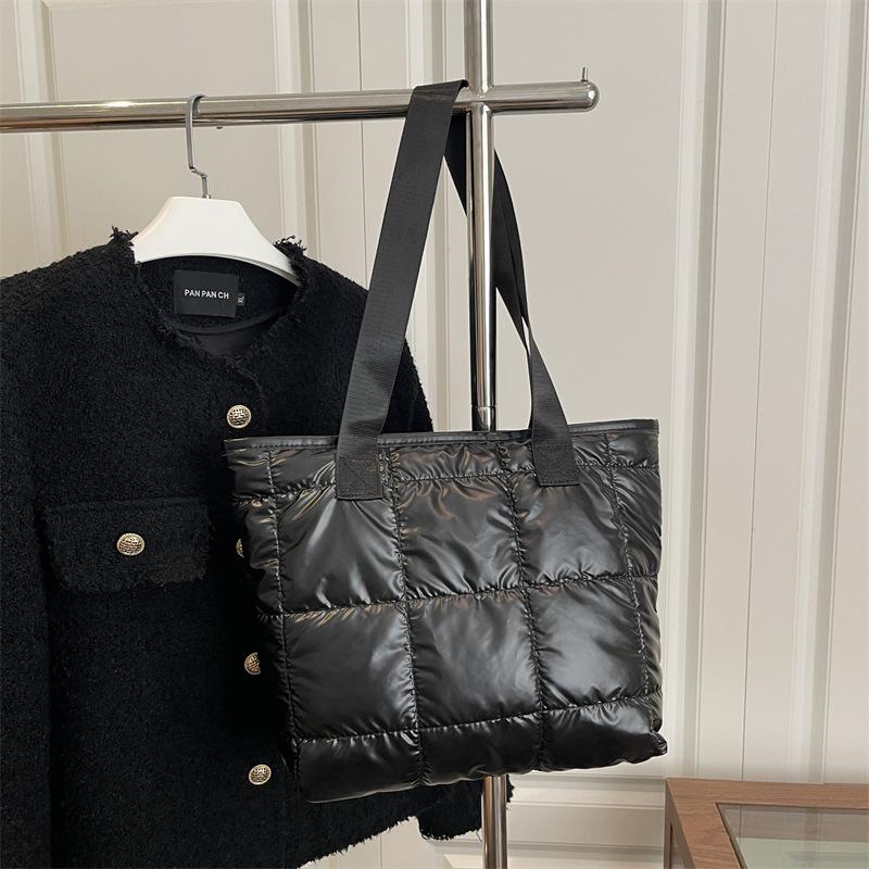 

Корейская версия легкая большая сумка женская модная хлопковая сумка-тоут 2025 новая большая вместительная взрывная сумка через плечо сумка для поездок на работу чёрный