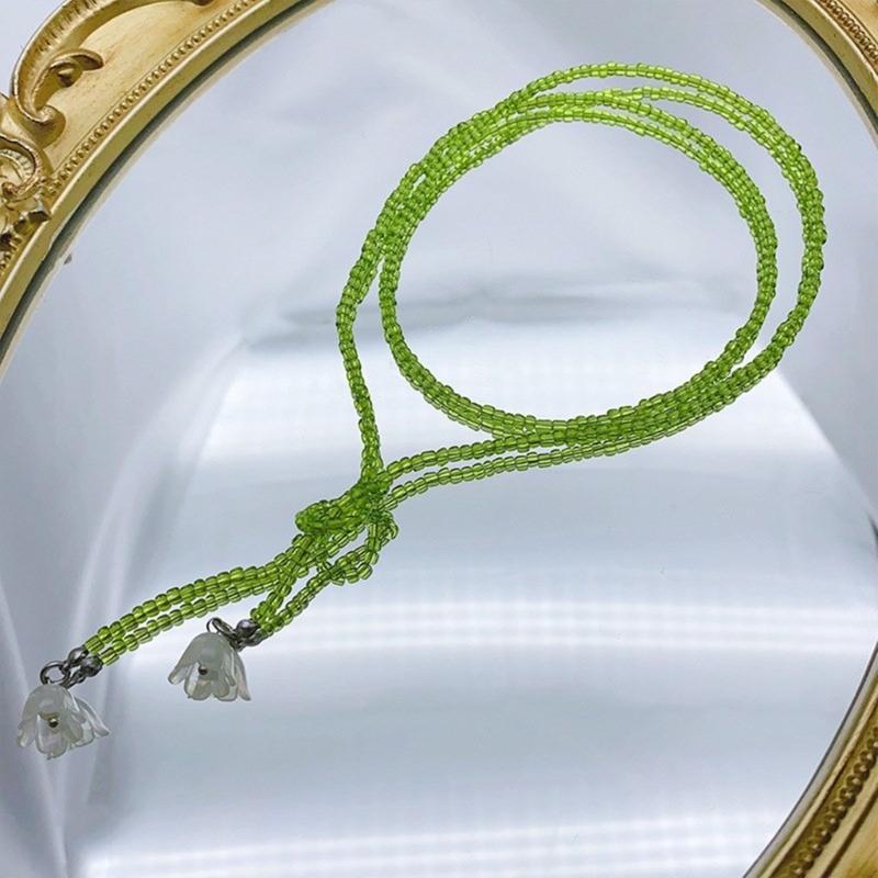 Adjustable Collarbone Chain Niche Green Glass Beaded Neckchain Stylish Necklace Jewelry Neckchain Charm for Women