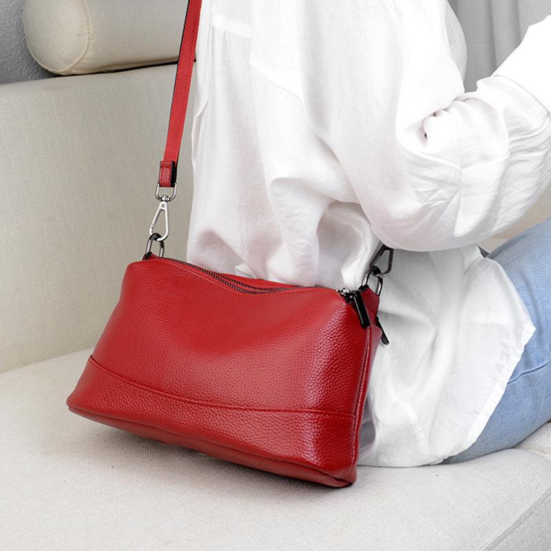 Borsa a tracolla monospalla grande e capiente, in similpelle, da donna, nuova, trendy ed elegante.