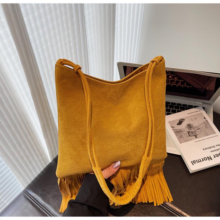 

Ретро сумка женская большой вместимости новая летняя универсальная повседневная на плечо через плечо сумка-мессенджер для通勤 с бахромой жёлтый