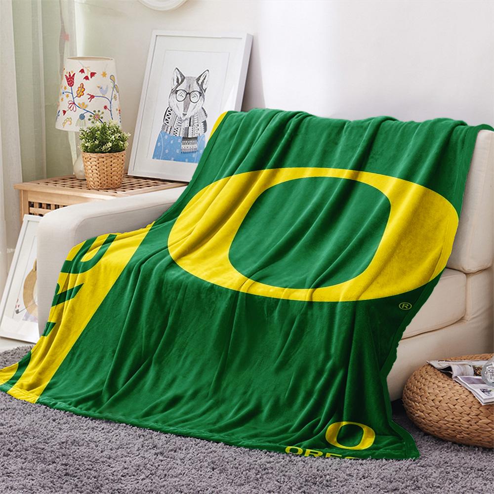 Oregon Ducks Print Flannel Blanket High Quality Warm Comfortable Cover for All Seasons Perfect for Gifts Home Decor