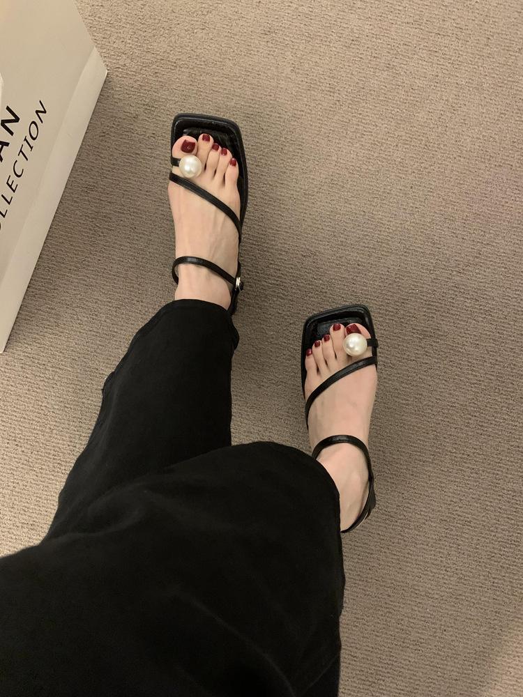 French Premium Pearl Set Toe Silver Sandals Women's Summer 2025 New One-word Buckle Strap Beautiful Fairy Shoes