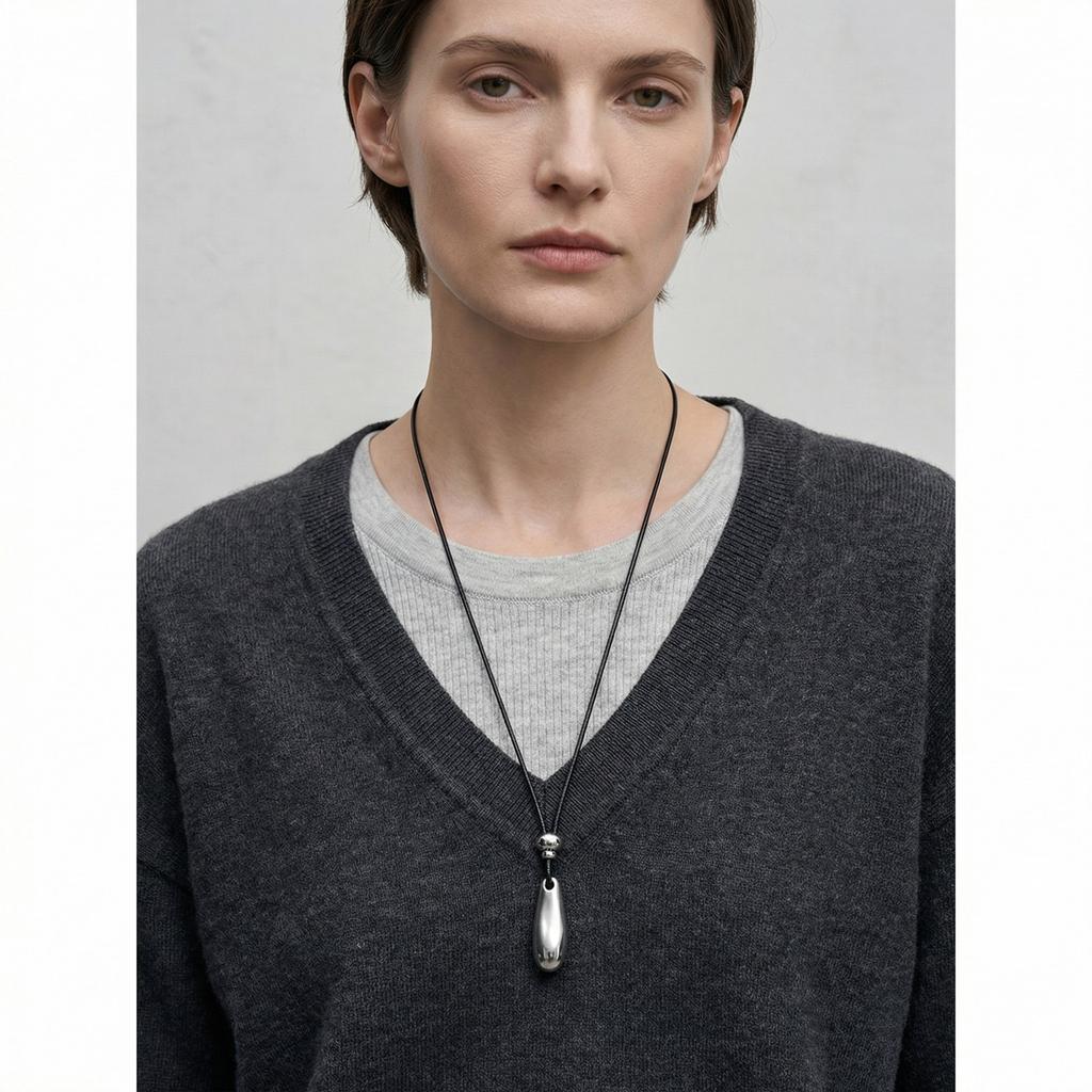 Minimalistische Mattierte Tränenanhänger Halskette für Damen, Schwarze Lederkordel Halskette, Verstellbare Lange Pullover Kette Halsschmuck