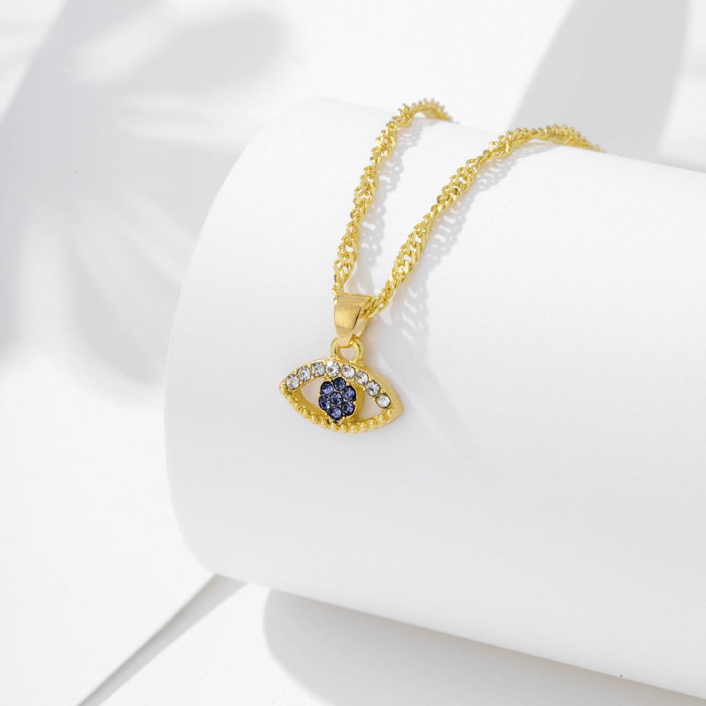 Beautifully Alloy Crafted Moon And Leaf Pendant Necklace With Dazzling Embellishments Rhinestone